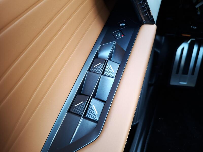 Vozidlo DS Automobiles DS N°8