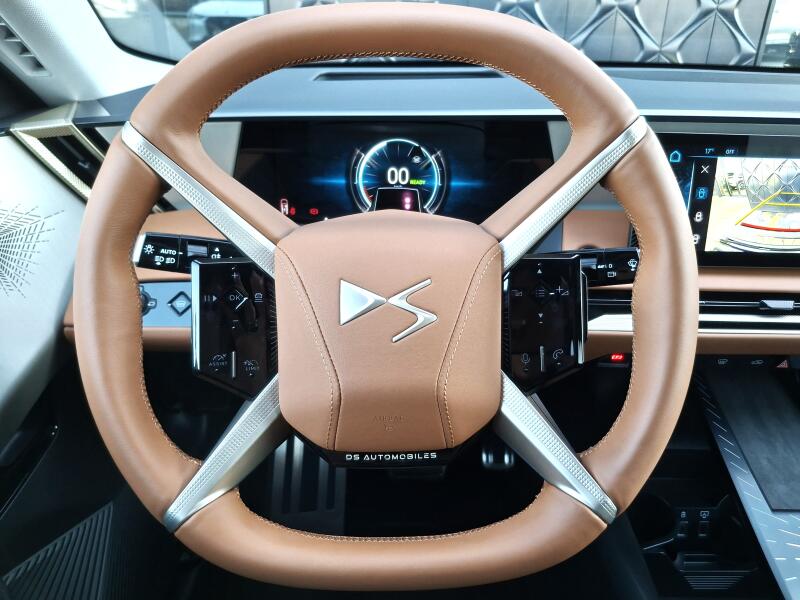 DS Automobiles DS N°8