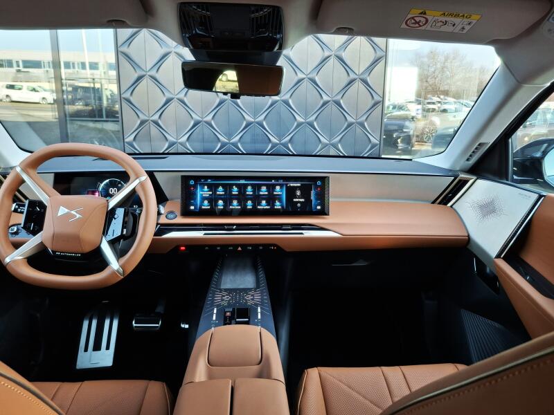 Vozidlo DS Automobiles DS N°8