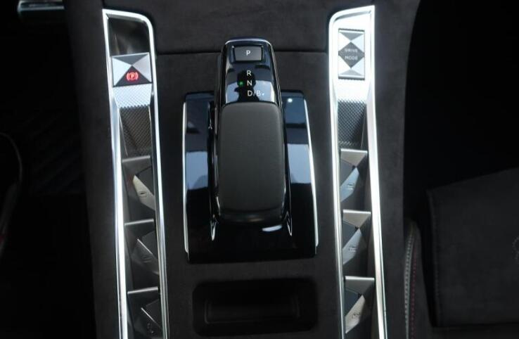Vozidlo DS Automobiles DS7