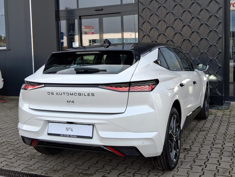 Vozidlo DS Automobiles DS N°4