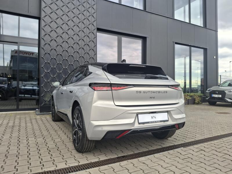 Vozidlo DS Automobiles DS N°4