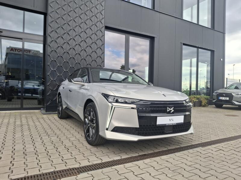 DS Automobiles DS N°4