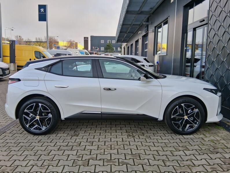 DS Automobiles DS N°4