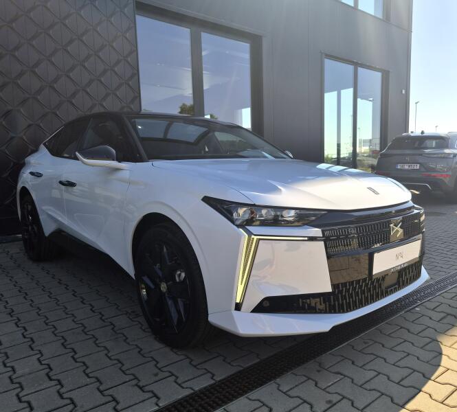 DS Automobiles DS N°4