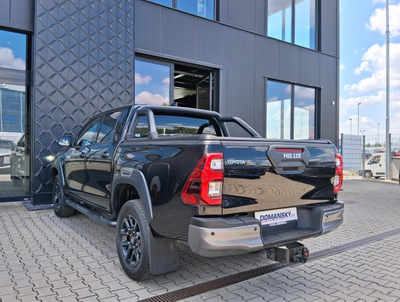 Vozidlo Toyota Hilux