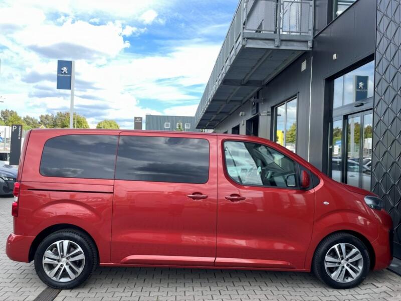 Vozidlo Peugeot Traveller